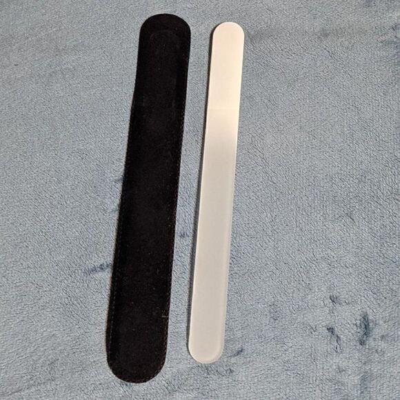 🆕7.5" White Czech Crystal Nail File W/BEAUTIFUL LIGHT & DARK BLUE SWAROV… - Picture 3 of 6
